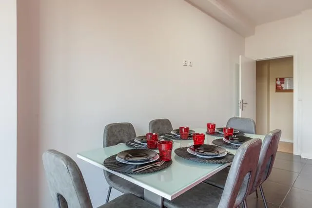 Feel At Home - Free private parking apartment view 5