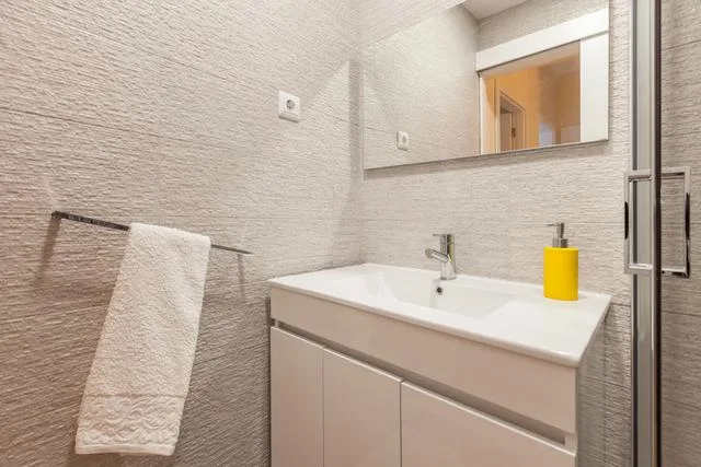 Feel At Home - Free private parking apartment view 7